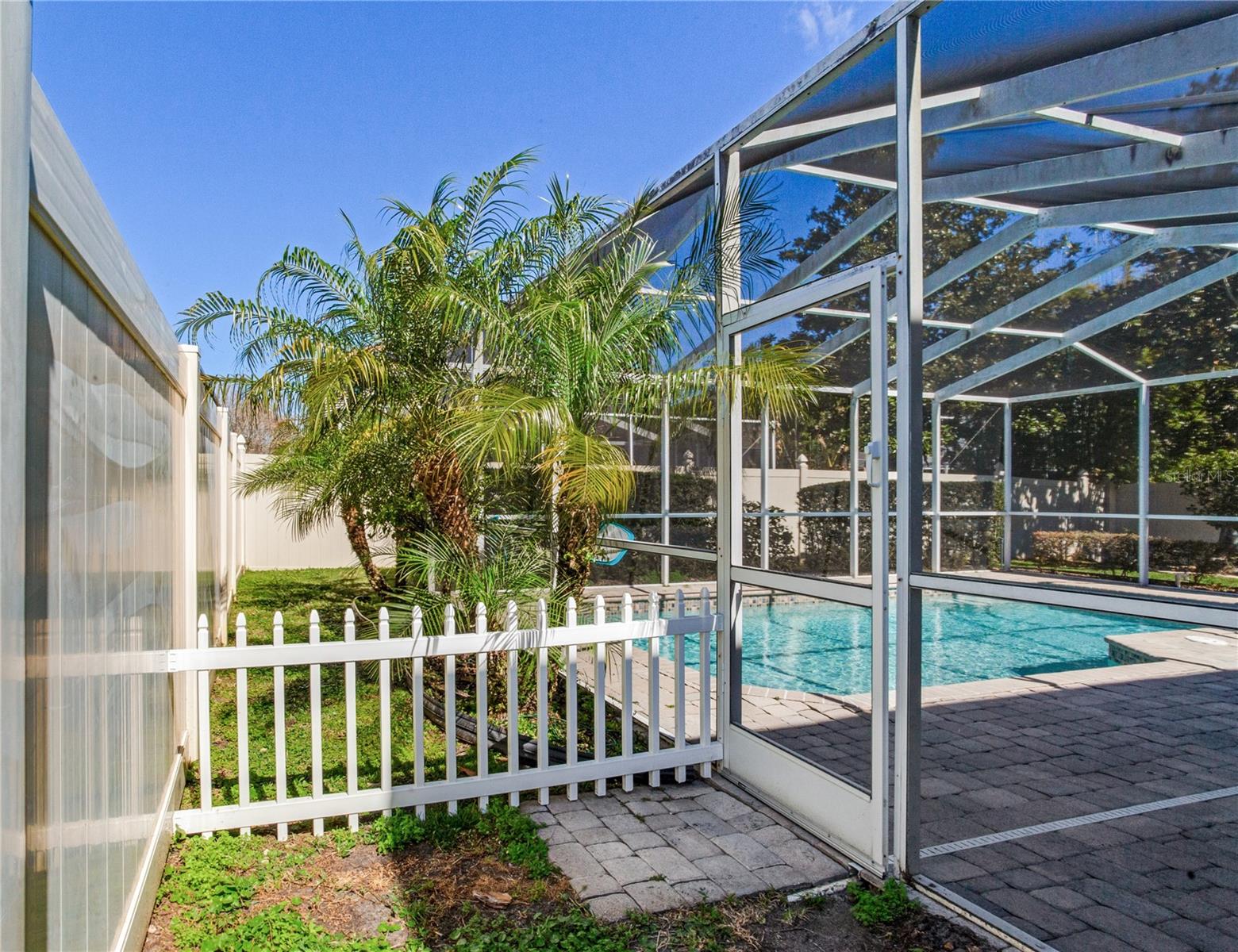 Listing photo id 31 for 517 Harbor Grove Circle