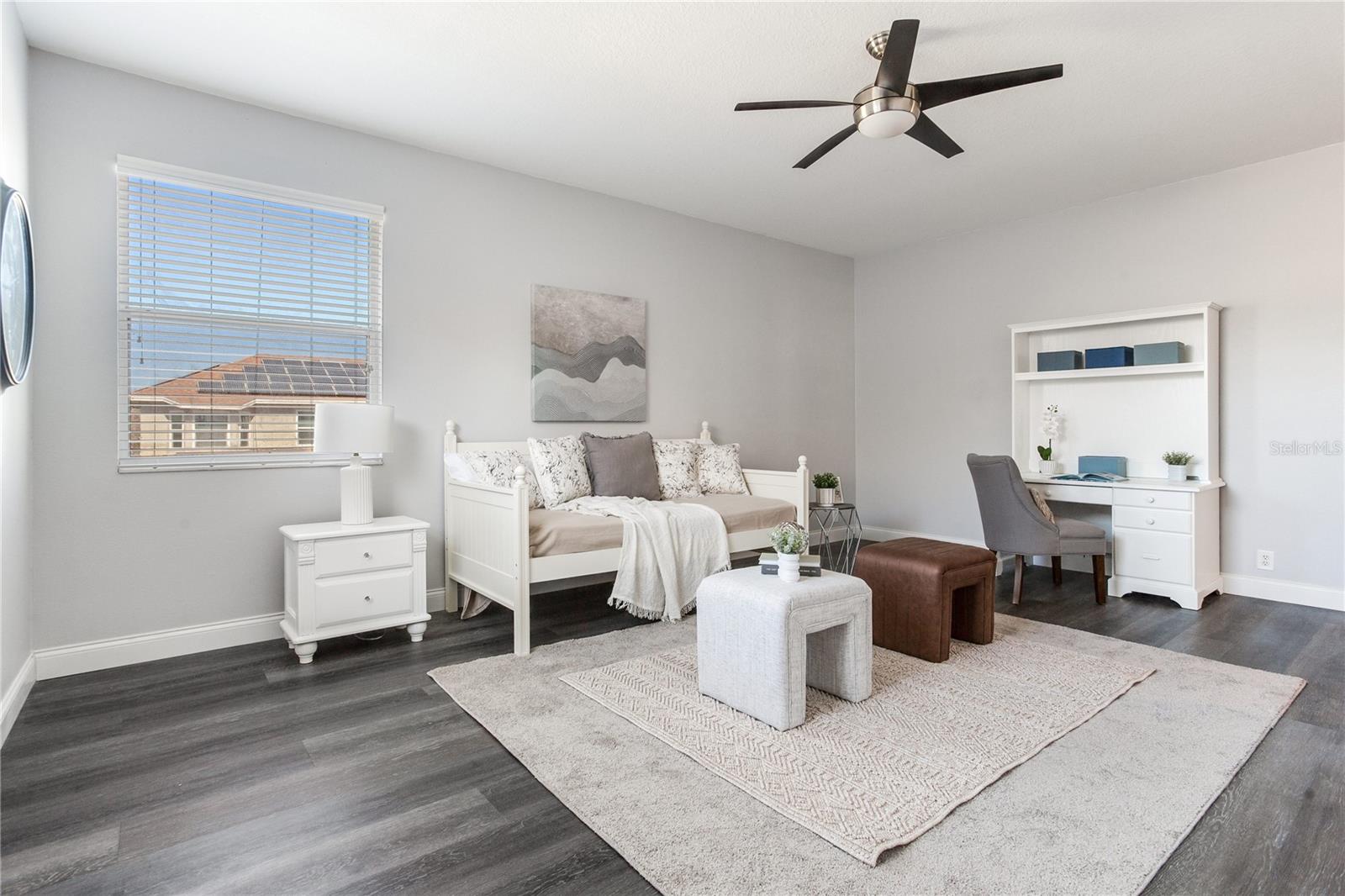 Listing photo id 49 for 517 Harbor Grove Circle