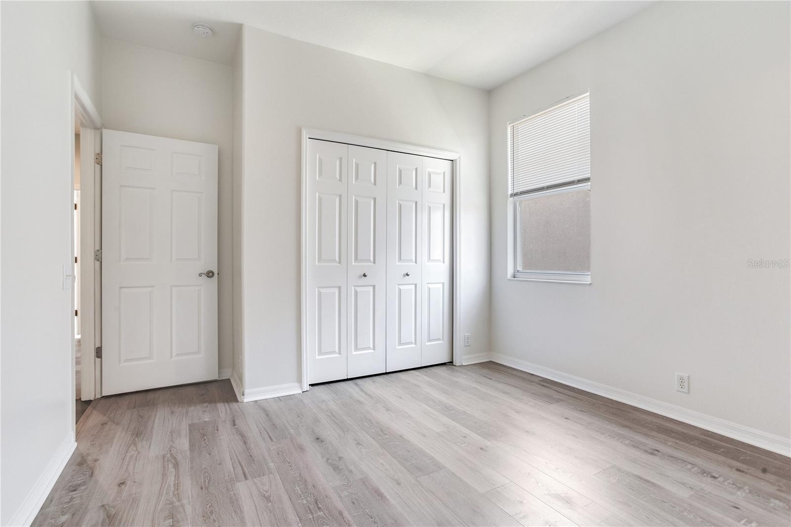 Listing photo id 52 for 517 Harbor Grove Circle