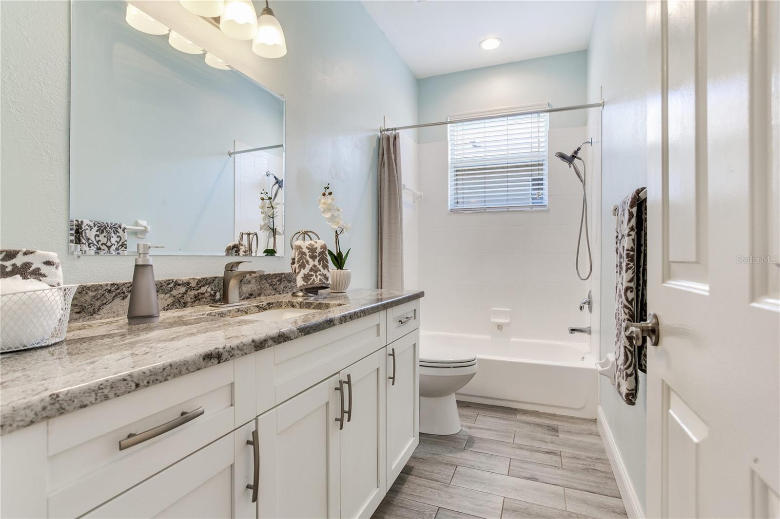 Listing photo id 53 for 517 Harbor Grove Circle