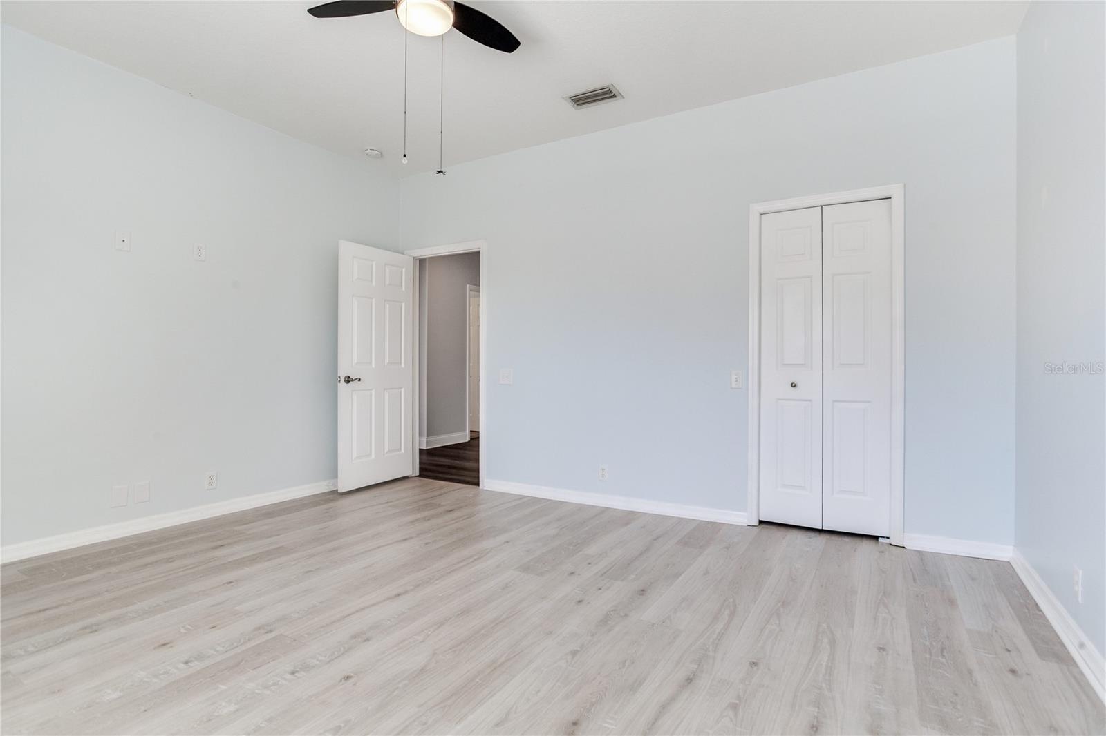 Listing photo id 57 for 517 Harbor Grove Circle