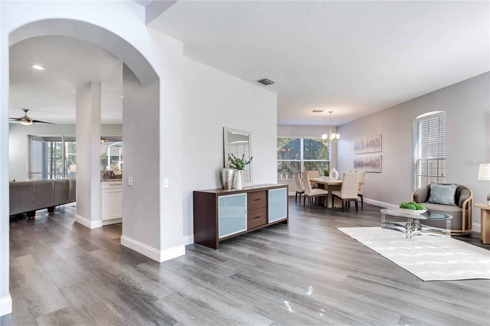 Listing photo id 6 for 517 Harbor Grove Circle