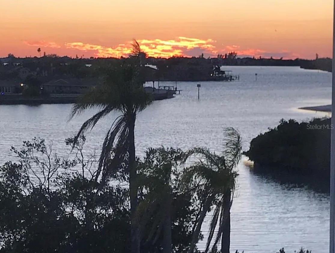 Image 10 of 11 For 50 Harbor View Ln