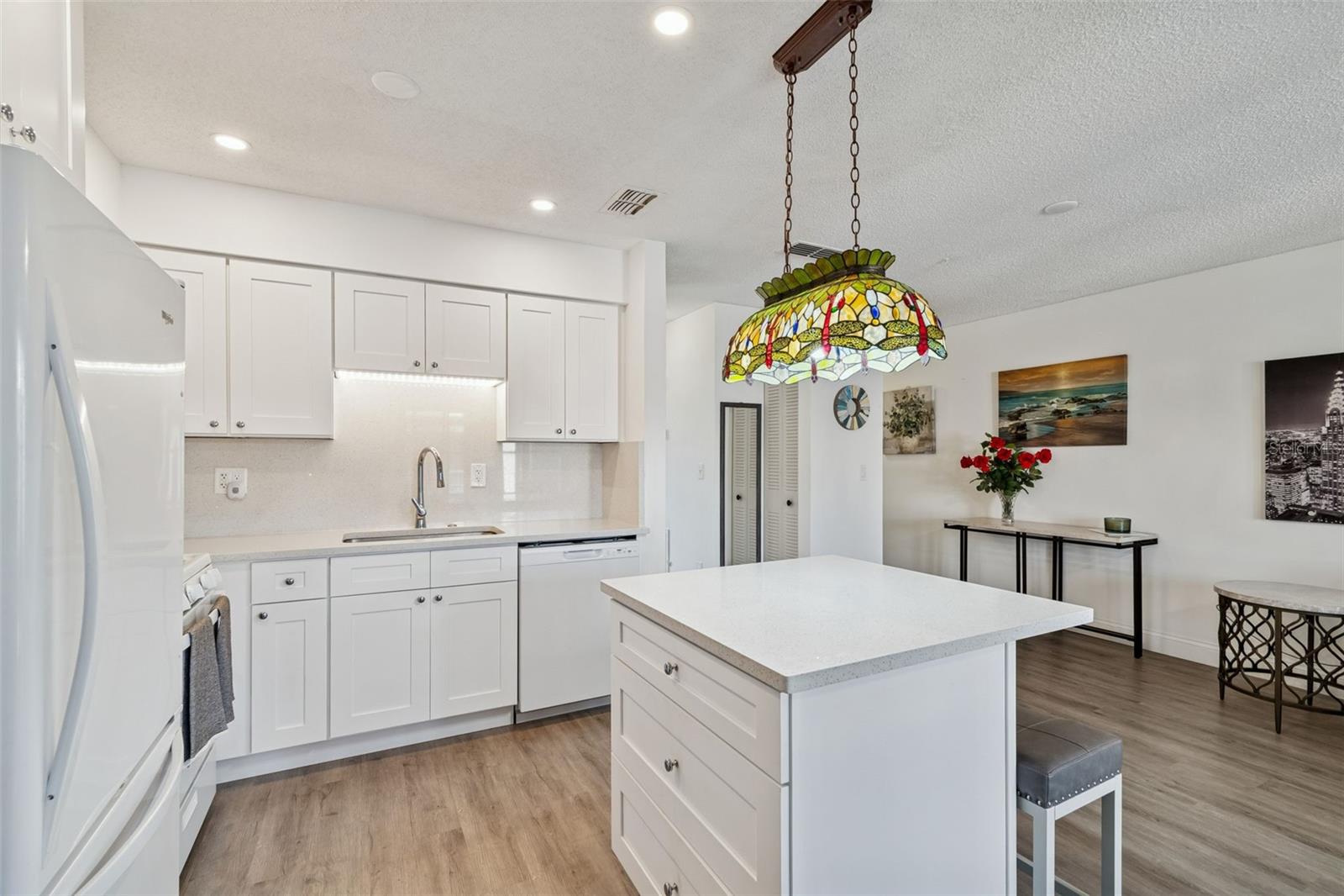 Listing photo id 9 for 5969 Terrace Park Drive N 307