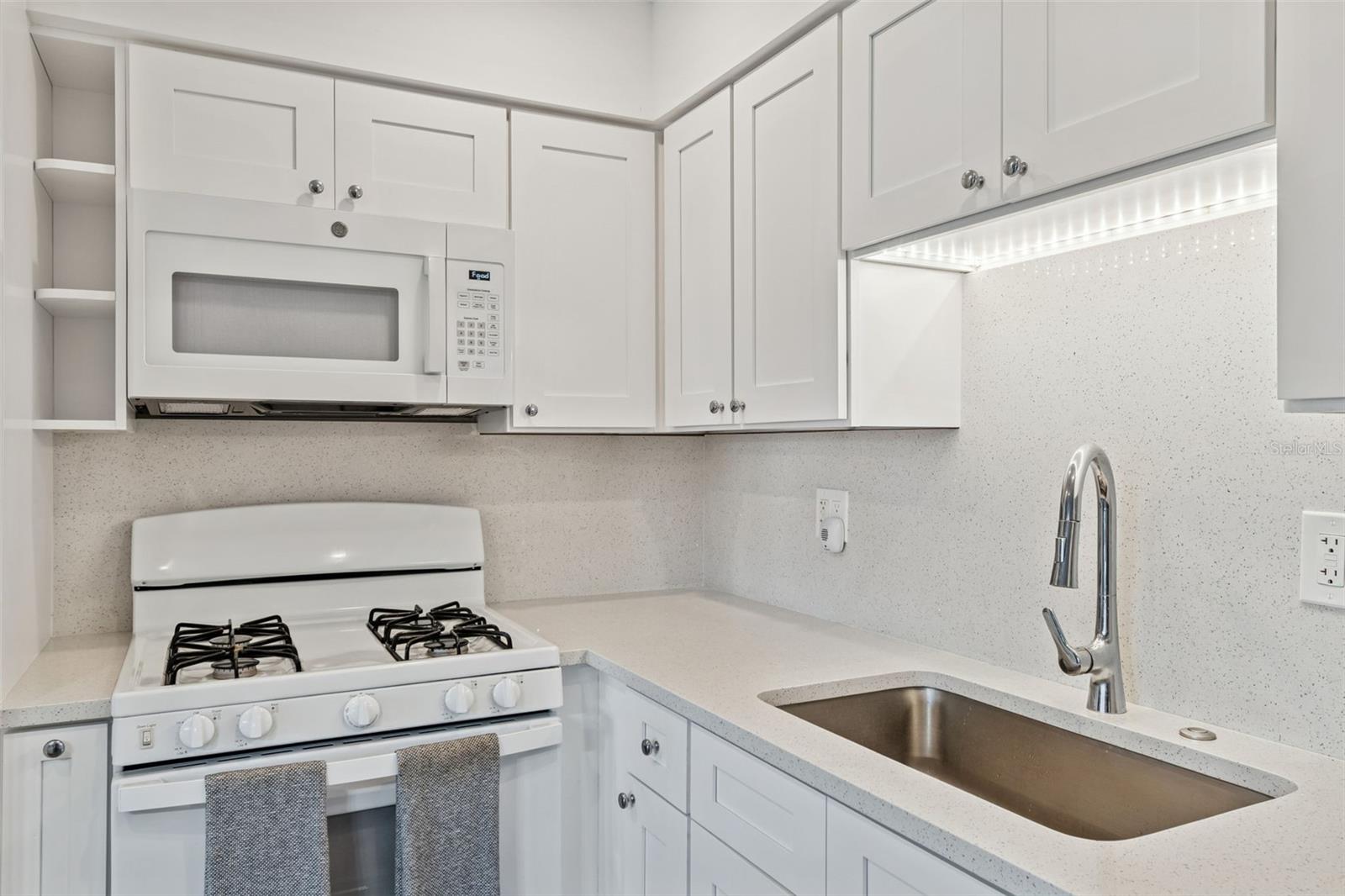 Listing photo id 11 for 5969 Terrace Park Drive N 307