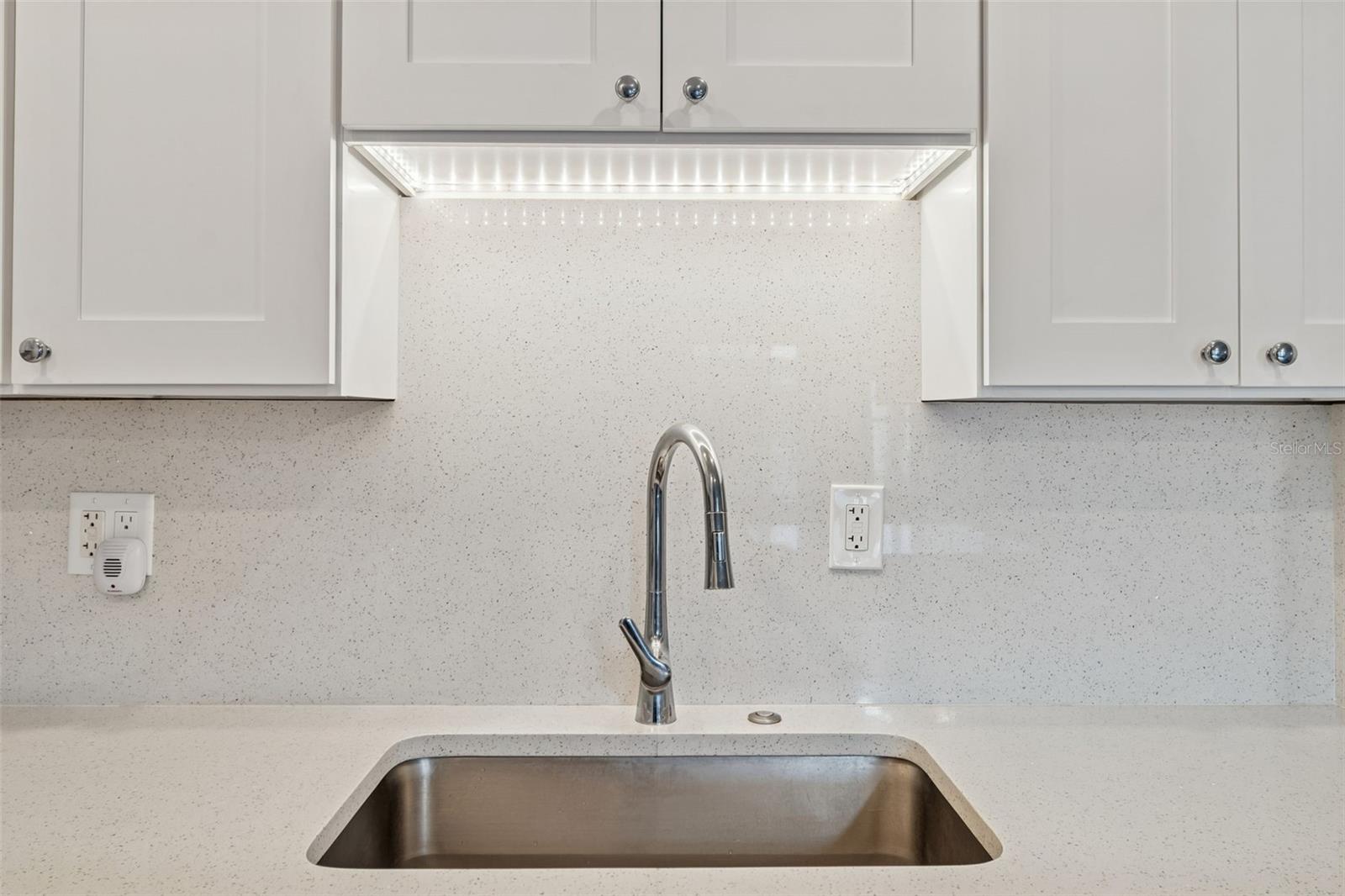 Listing photo id 12 for 5969 Terrace Park Drive N 307