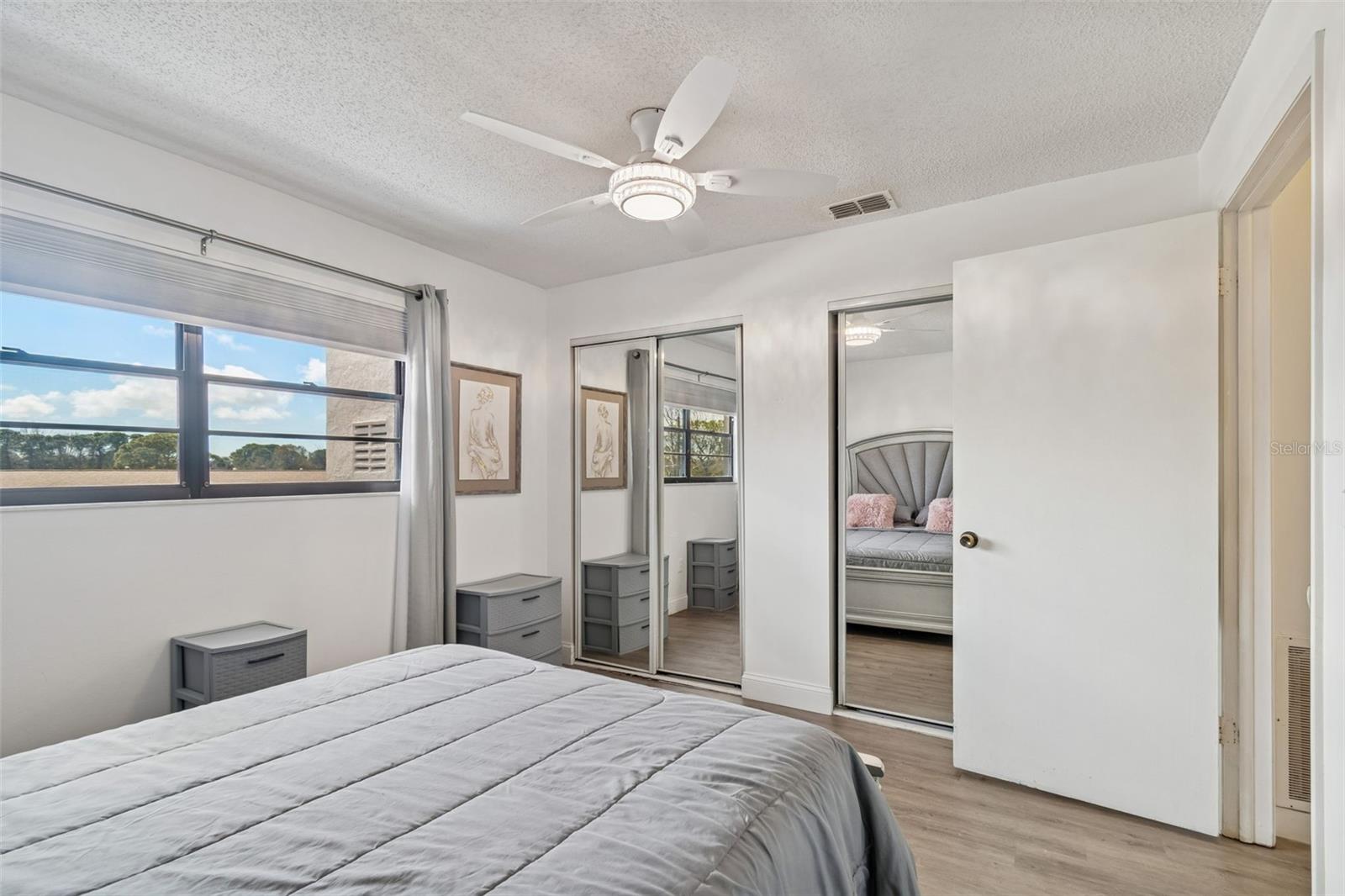 Listing photo id 15 for 5969 Terrace Park Drive N 307