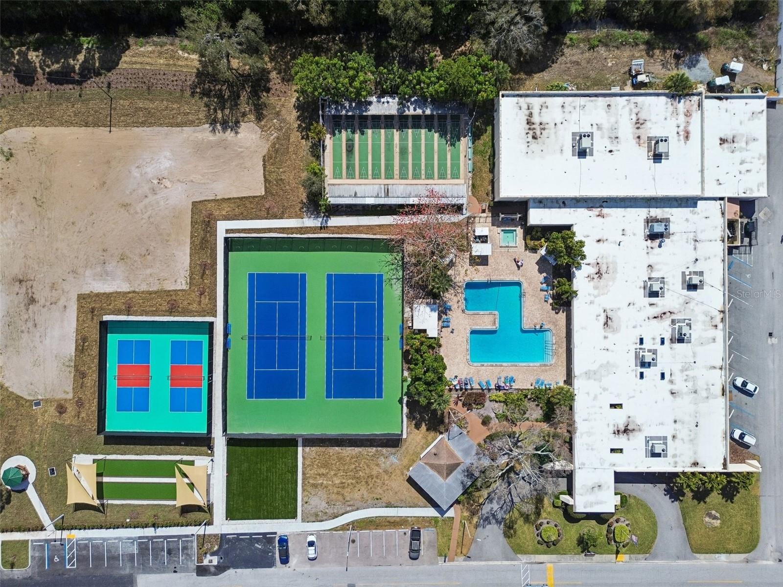 Listing photo id 33 for 5969 Terrace Park Drive N 307