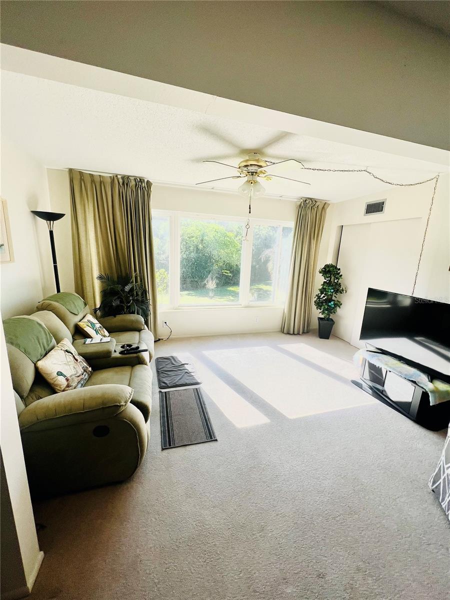 Image 11 of 19 For 2471 Sumatran Way 43