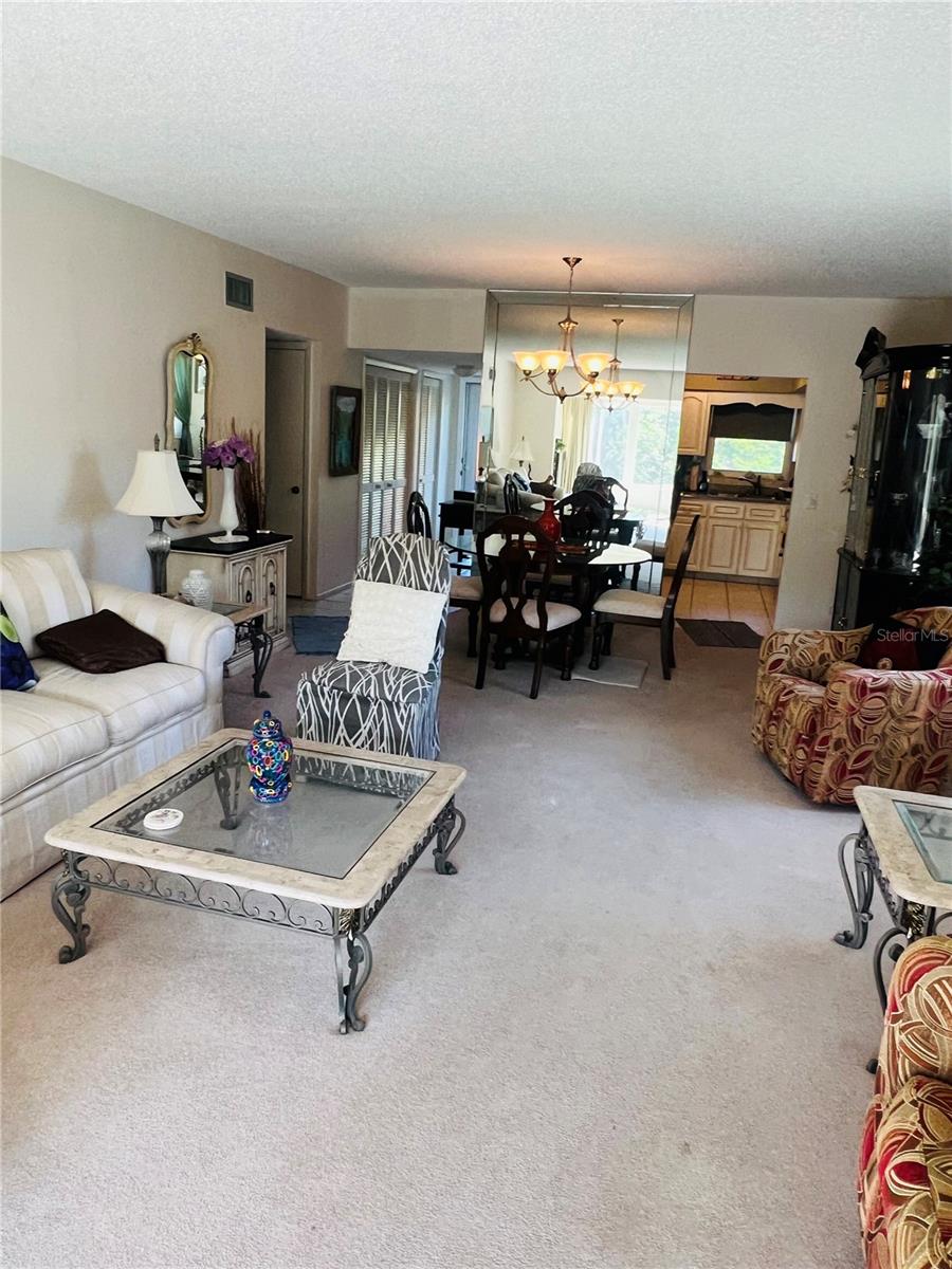 Image 16 of 19 For 2471 Sumatran Way 43