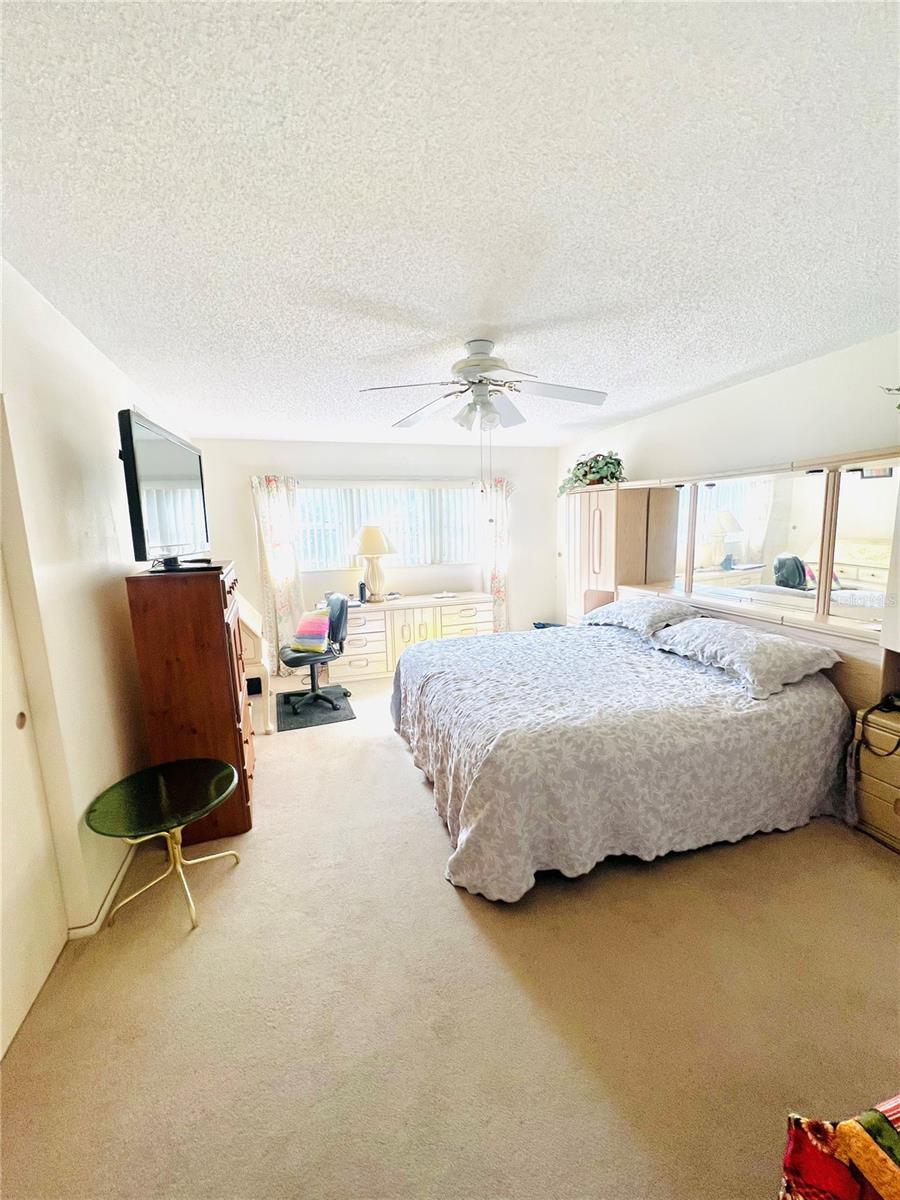 Image 5 of 19 For 2471 Sumatran Way 43