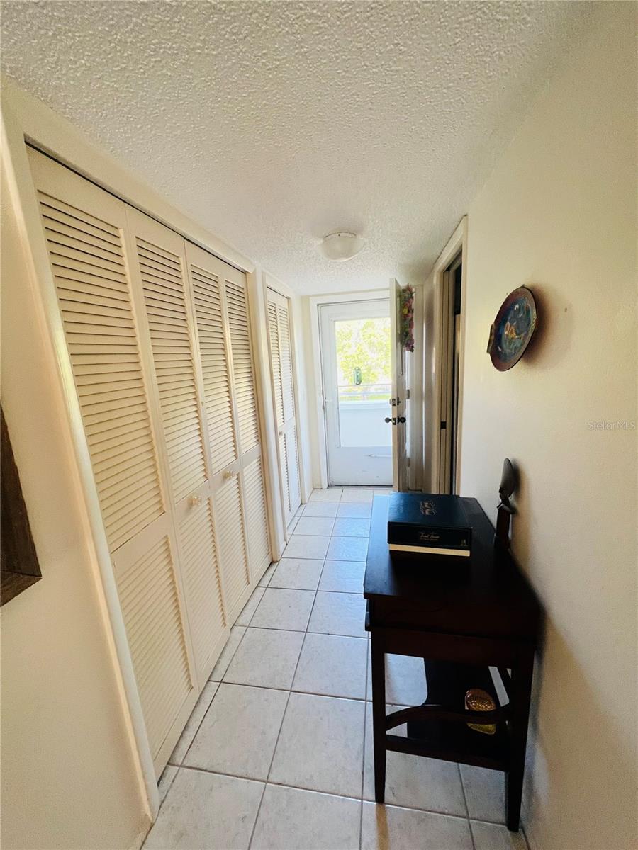 Image 6 of 19 For 2471 Sumatran Way 43