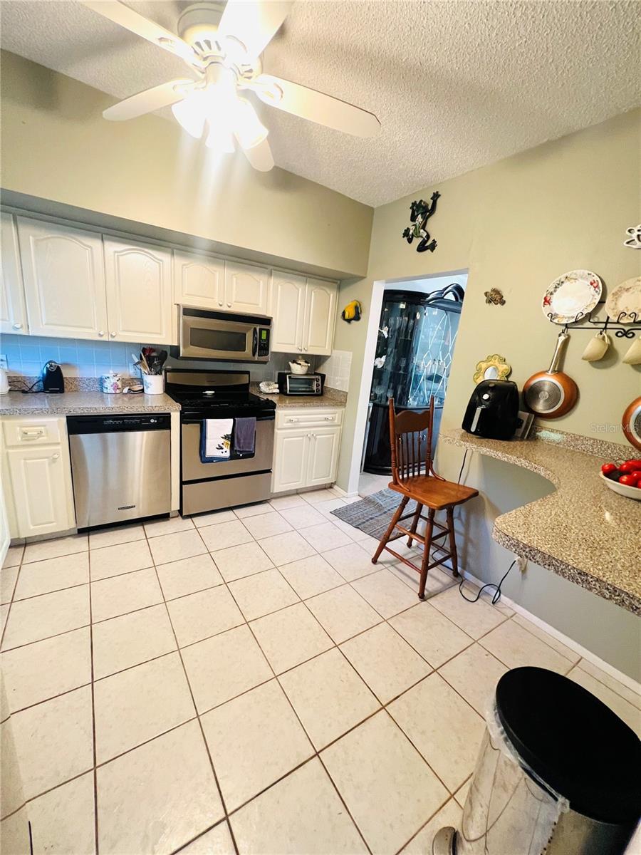 Image 7 of 19 For 2471 Sumatran Way 43