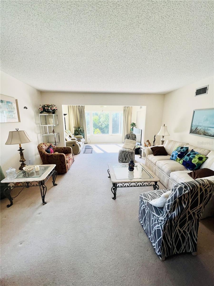 Image 8 of 19 For 2471 Sumatran Way 43