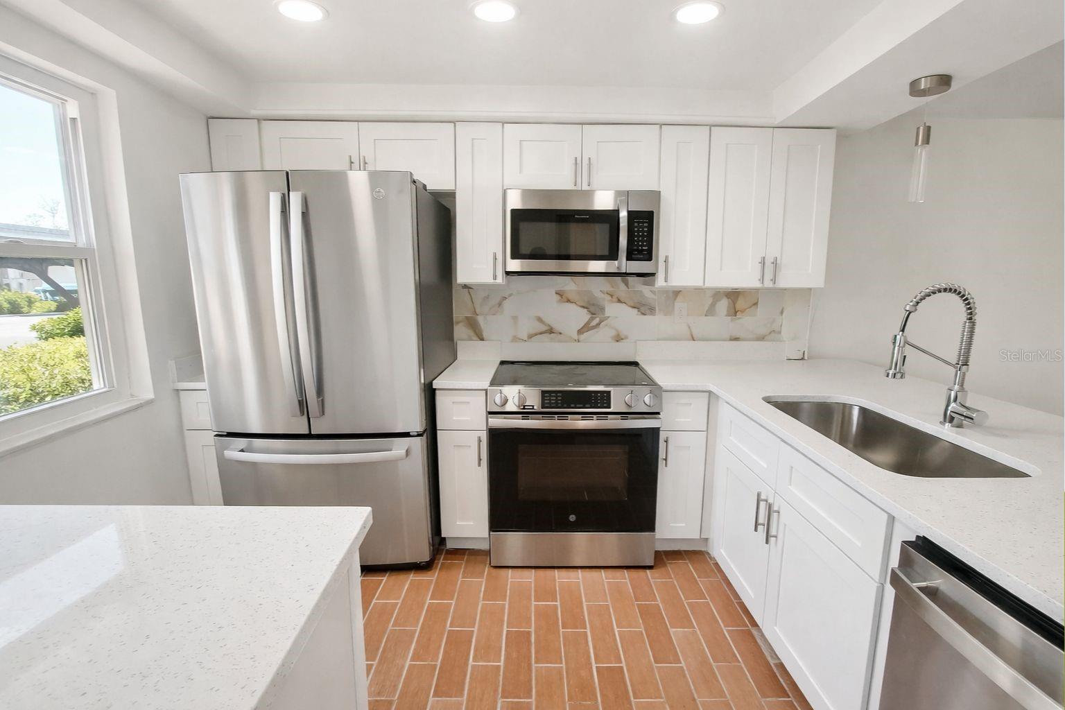 Image 5 of 41 For 4308 Summersun Drive