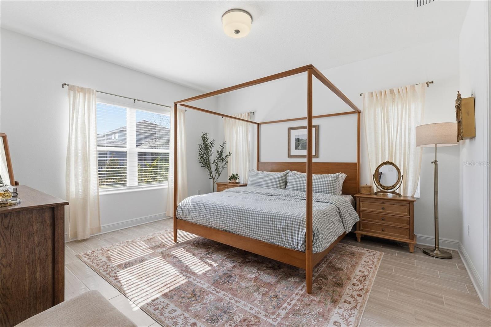 Image 19 of 62 For 10141 Spruce River Way