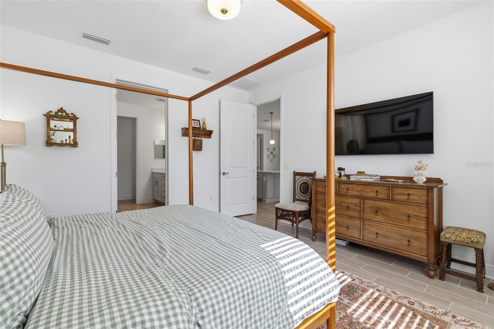 Image 20 of 62 For 10141 Spruce River Way