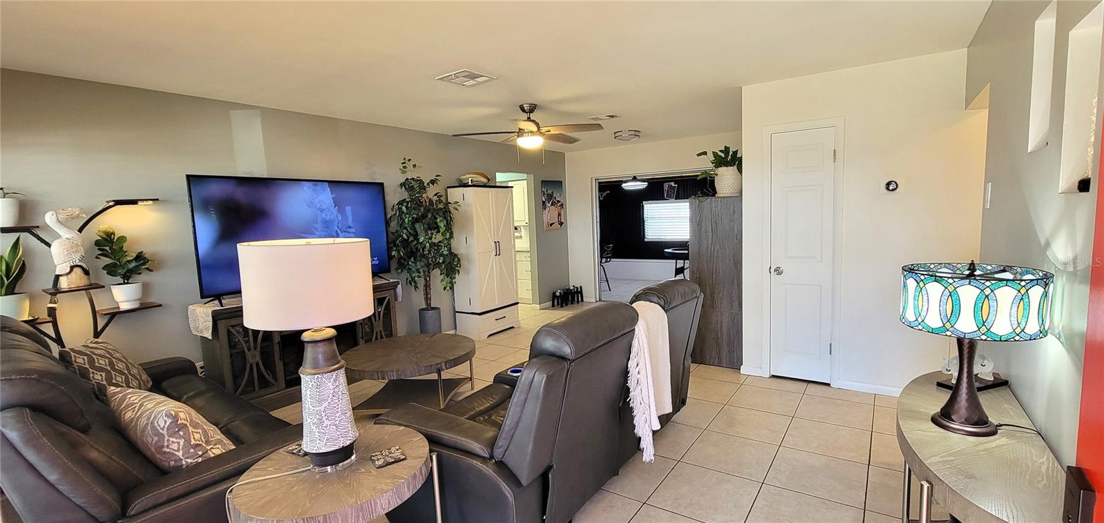 Image 5 of 38 For 2324 Shelley Street