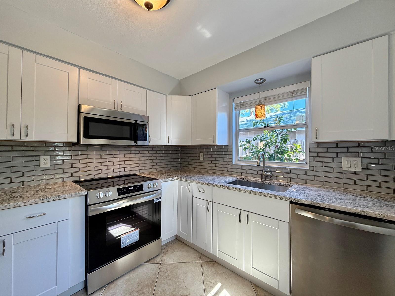 Image 11 of 31 For 510 81st Avenue N