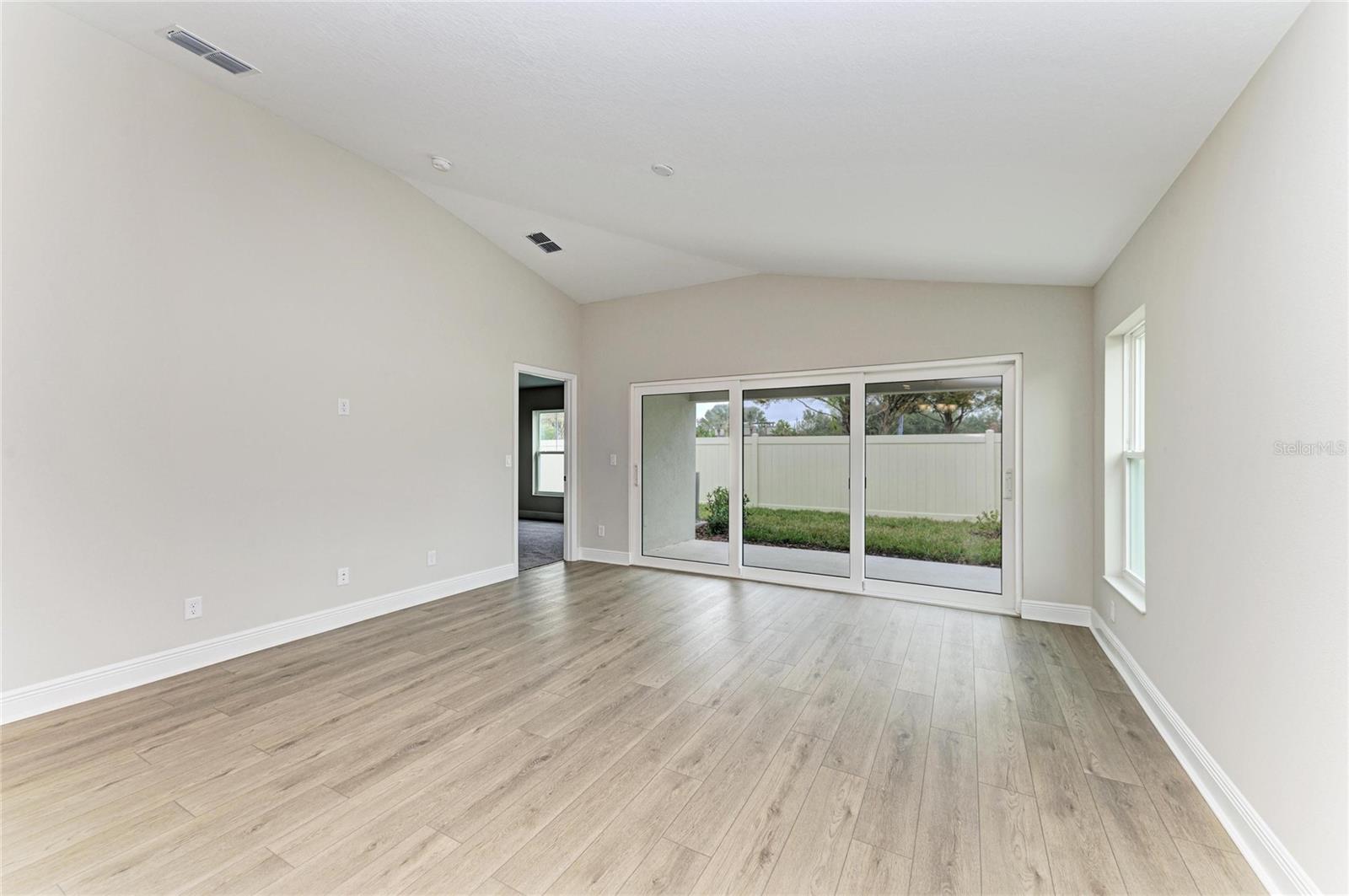 Image 17 of 29 For 12342 Oak Hill Way