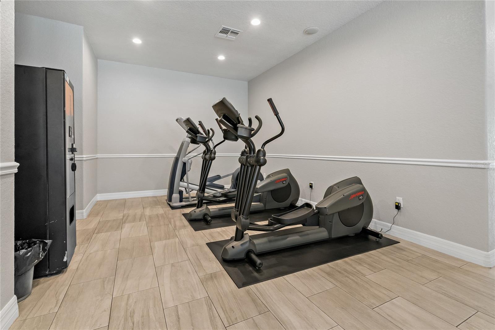 Image 39 of 46 For 34738 Double Eagle Court