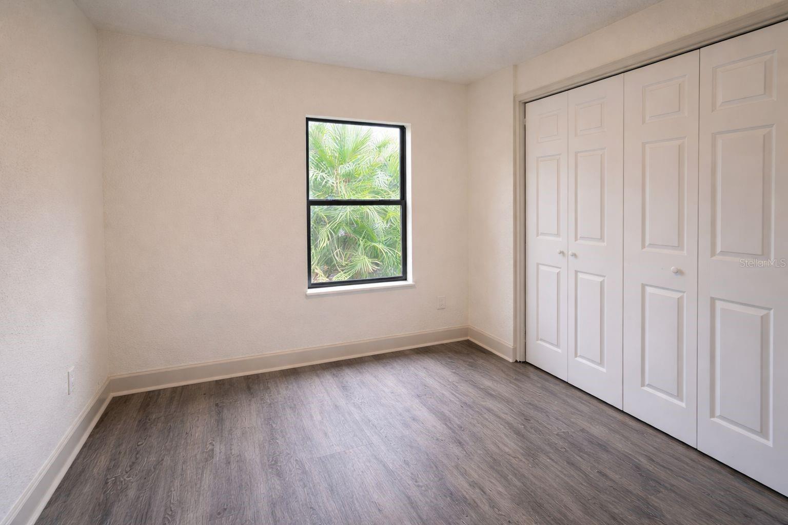 Image 10 of 11 For 3109 North Bay Street