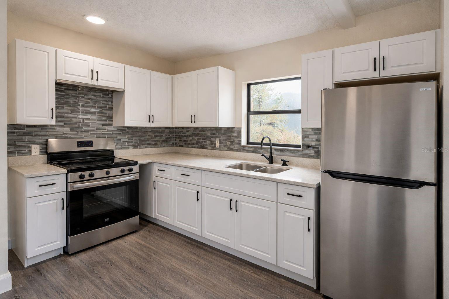 Image 4 of 11 For 3109 North Bay Street