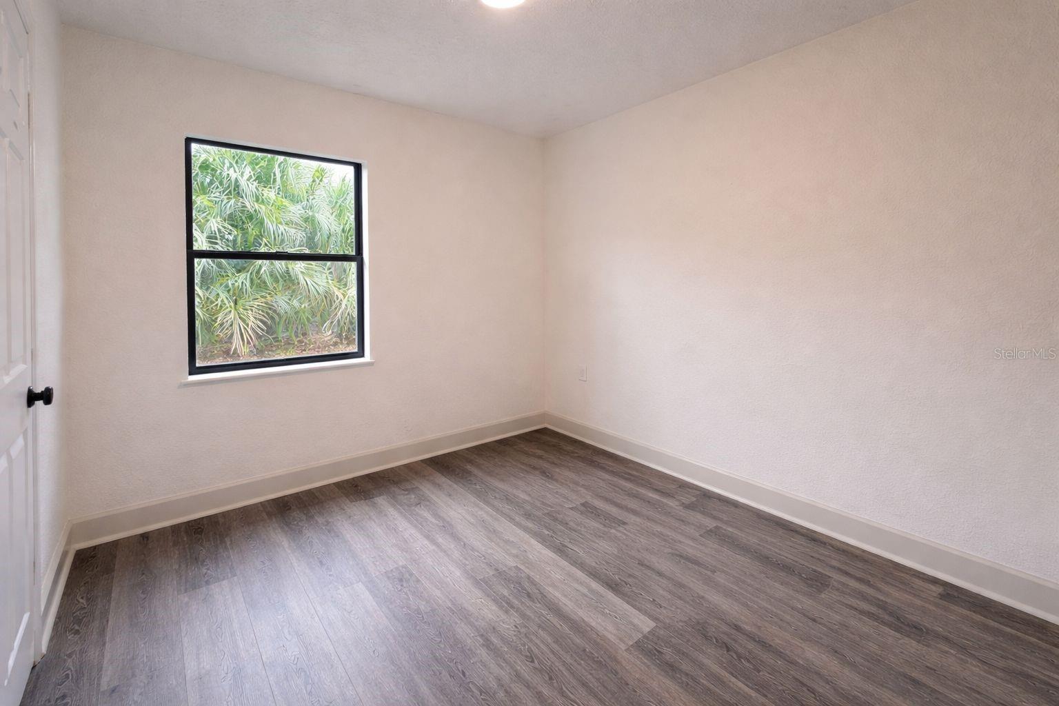 Image 7 of 11 For 3109 North Bay Street