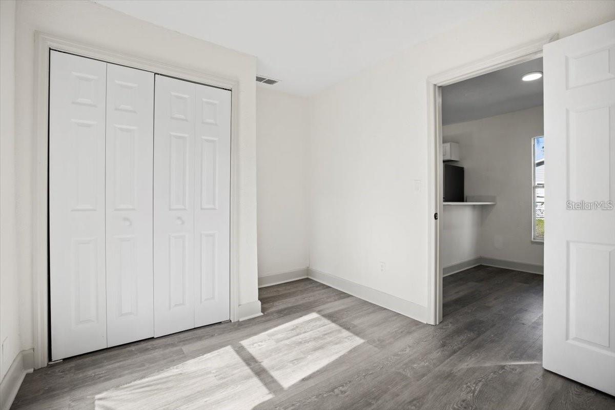 Image 8 of 11 For 3109 North Bay Street