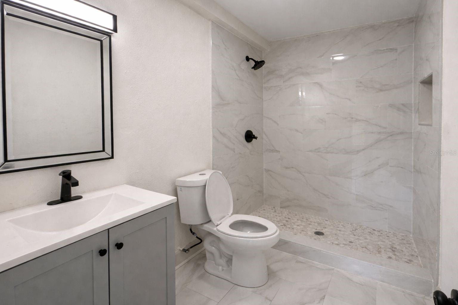 Image 9 of 11 For 3109 North Bay Street