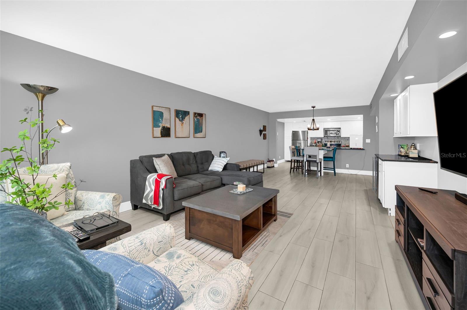 Image 25 of 79 For 1460 Gulf Boulevard 506