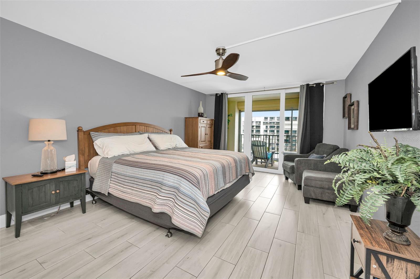 Image 29 of 79 For 1460 Gulf Boulevard 506