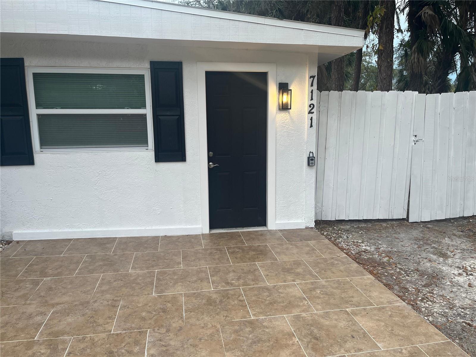 Image 2 of 34 For 7119-7121 Oakwood