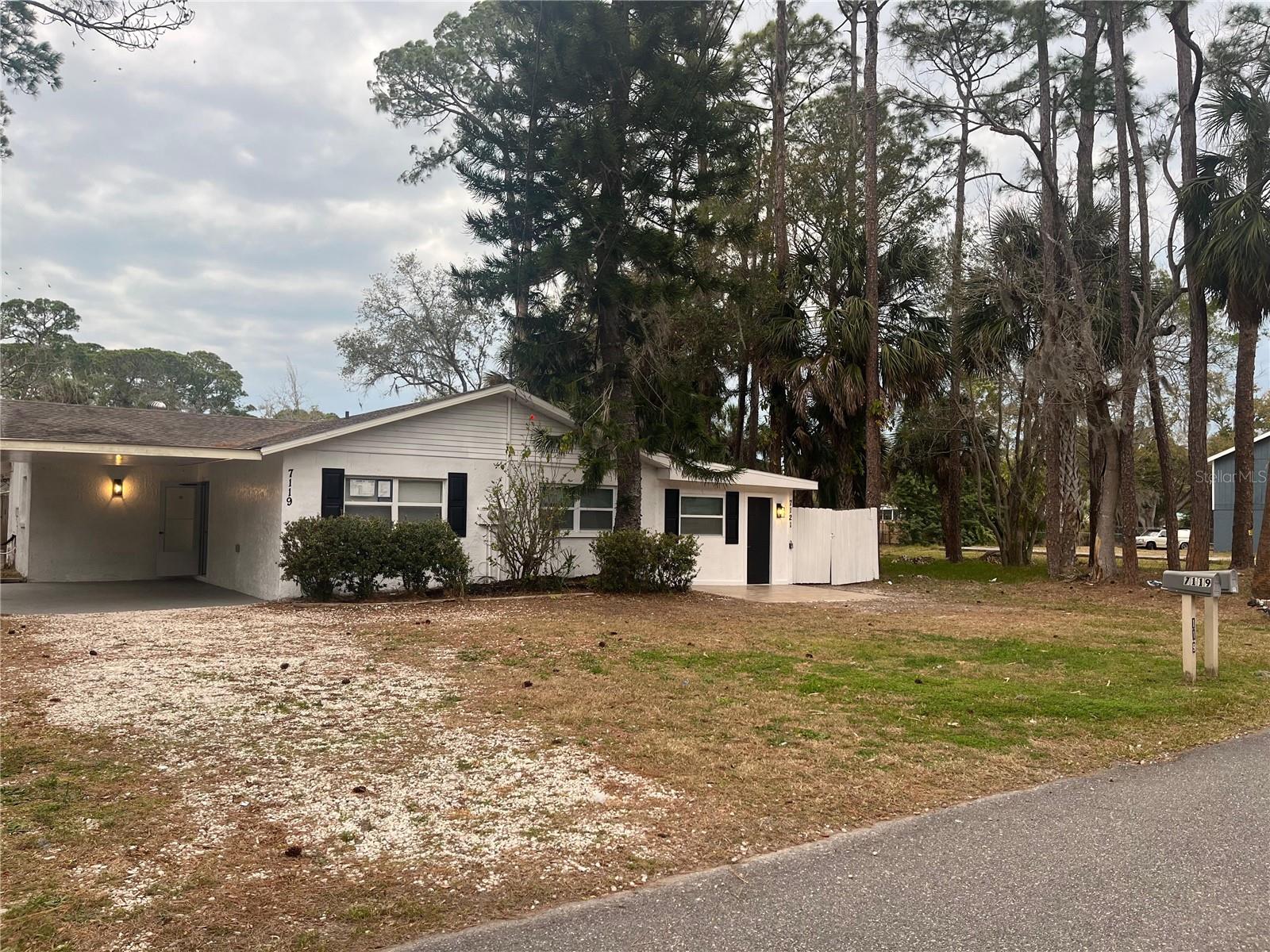 Image 3 of 34 For 7119-7121 Oakwood