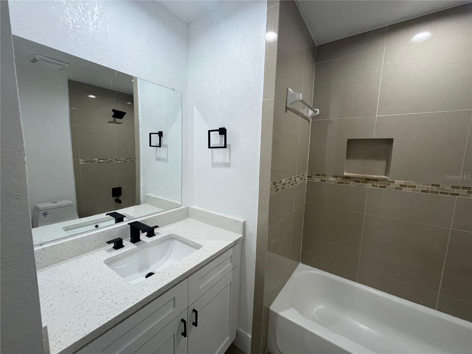 Image 7 of 34 For 7119-7121 Oakwood