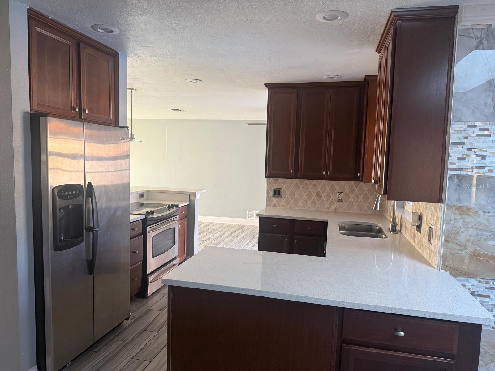 Listing photo id 4 for 8515 Peppercorn Drive