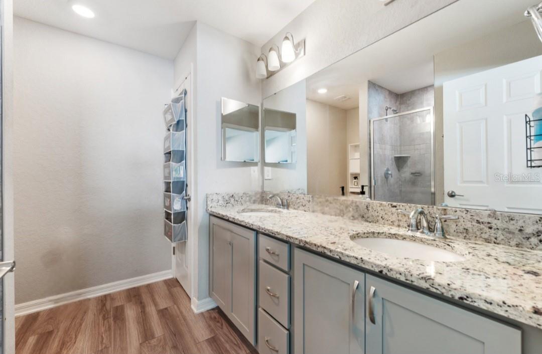 Image 13 of 30 For 979 Pearly Ridge Lane