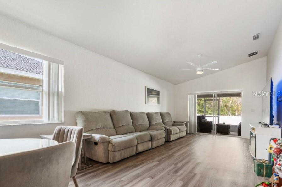 Image 5 of 30 For 979 Pearly Ridge Lane