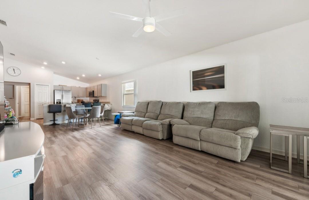 Image 6 of 30 For 979 Pearly Ridge Lane