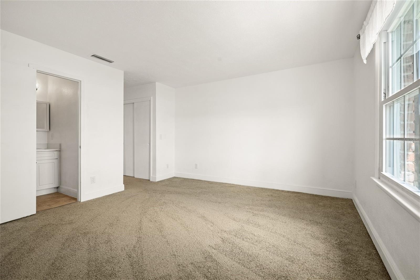 Listing photo id 19 for 13734 Orange Sunset Drive