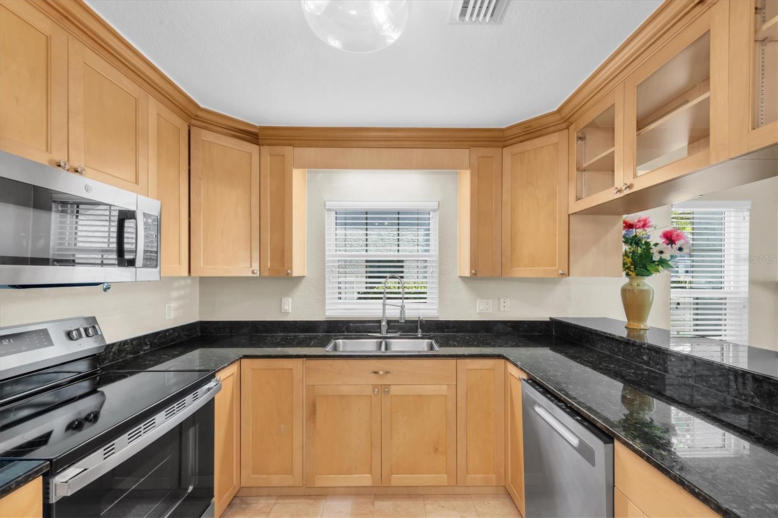 Image 14 of 39 For 5757 Calais Boulevard N 2