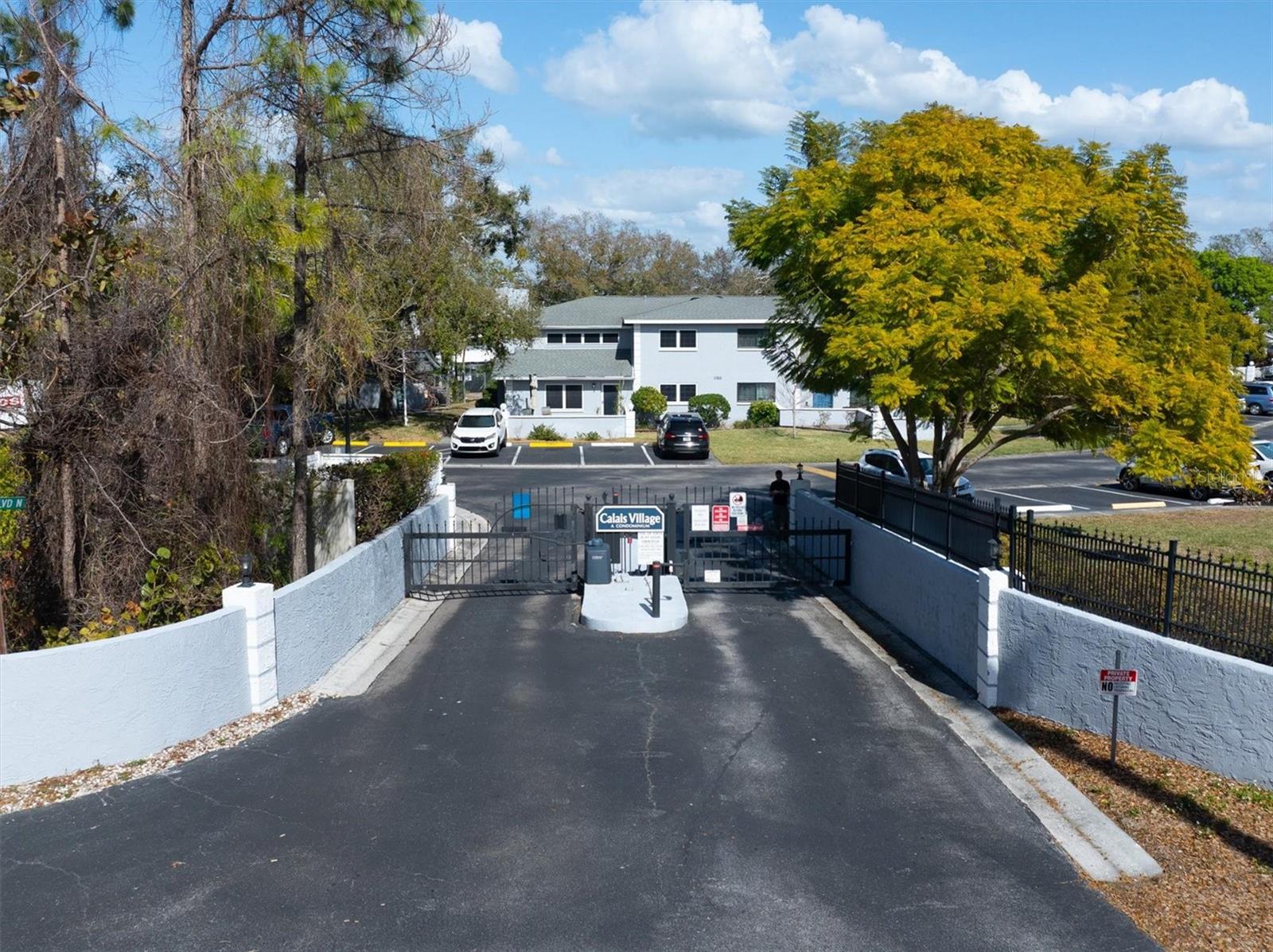 Image 5 of 39 For 5757 Calais Boulevard N 2