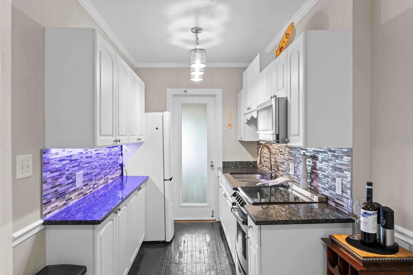 Image 10 of 33 For 130 4th Avenue N 105