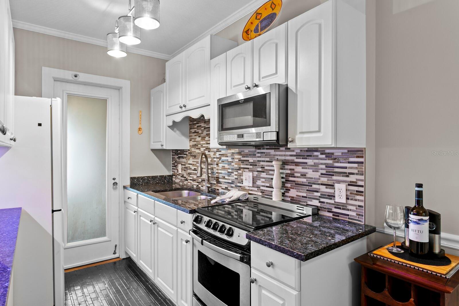 Image 11 of 33 For 130 4th Avenue N 105