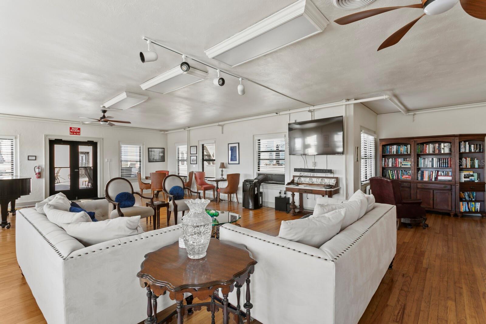 Image 26 of 33 For 130 4th Avenue N 105