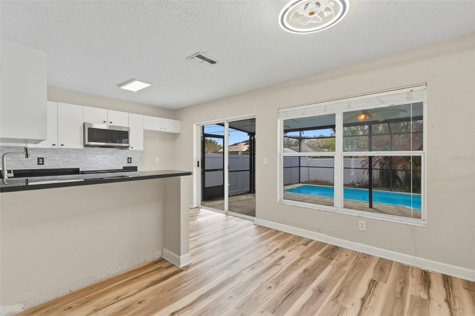 Image 10 of 42 For 512 Cape Cod Circle