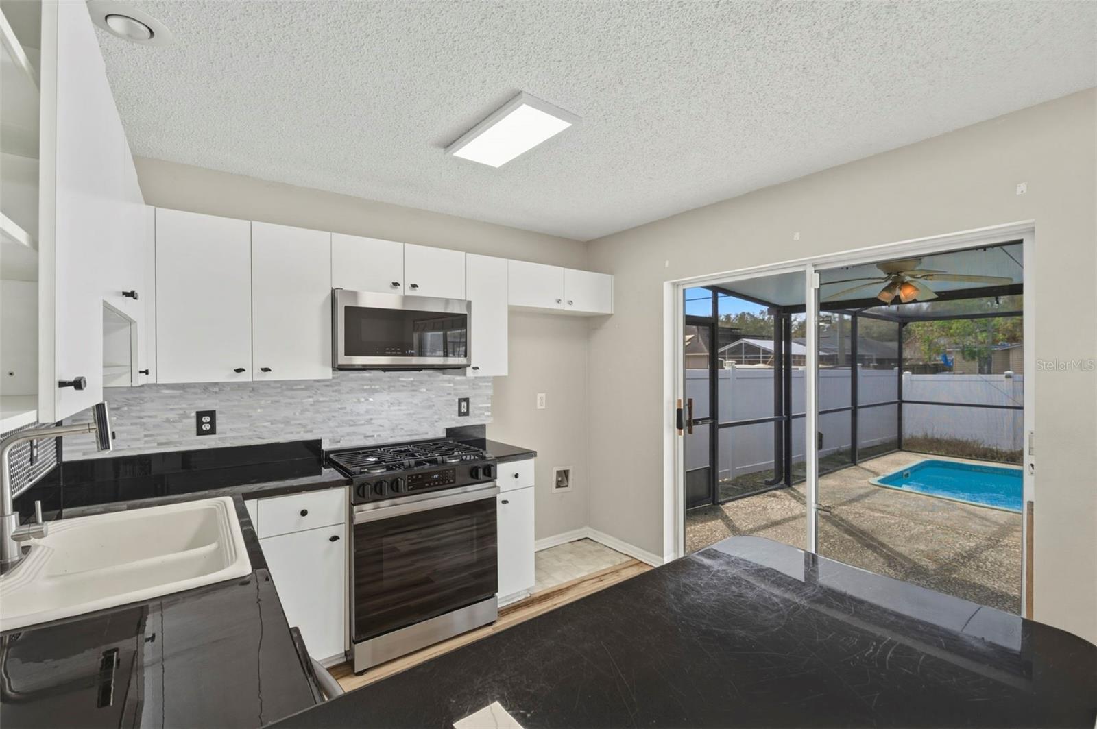 Image 11 of 42 For 512 Cape Cod Circle