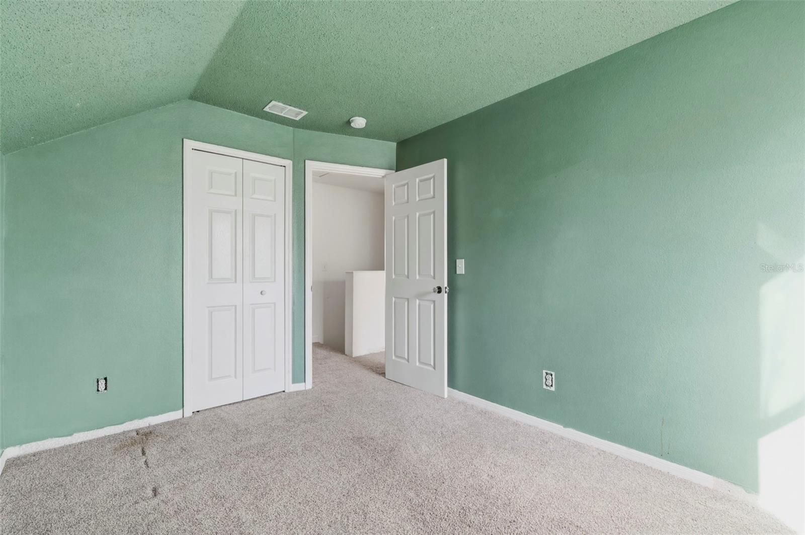 Image 24 of 42 For 512 Cape Cod Circle