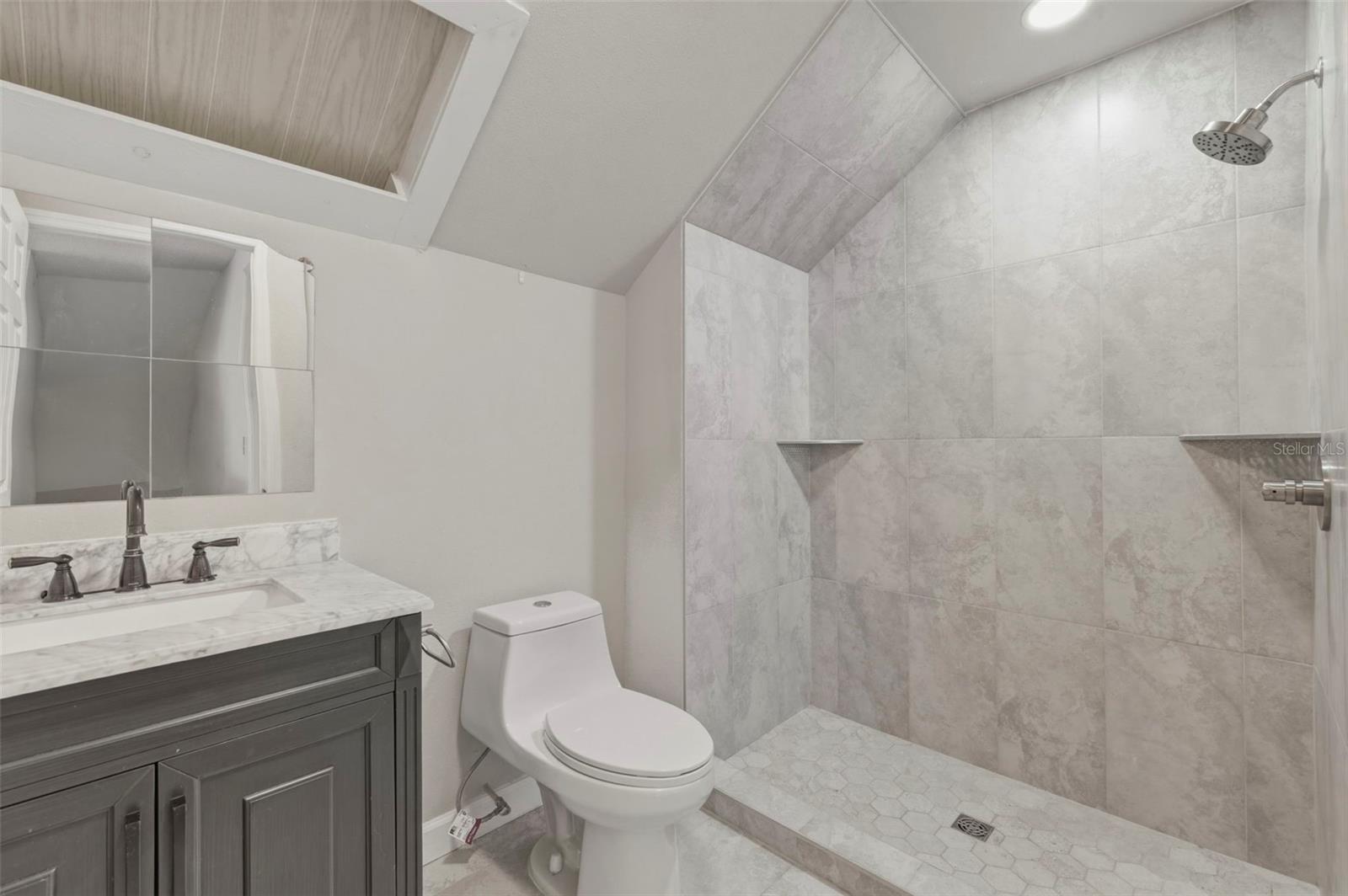 Image 28 of 42 For 512 Cape Cod Circle