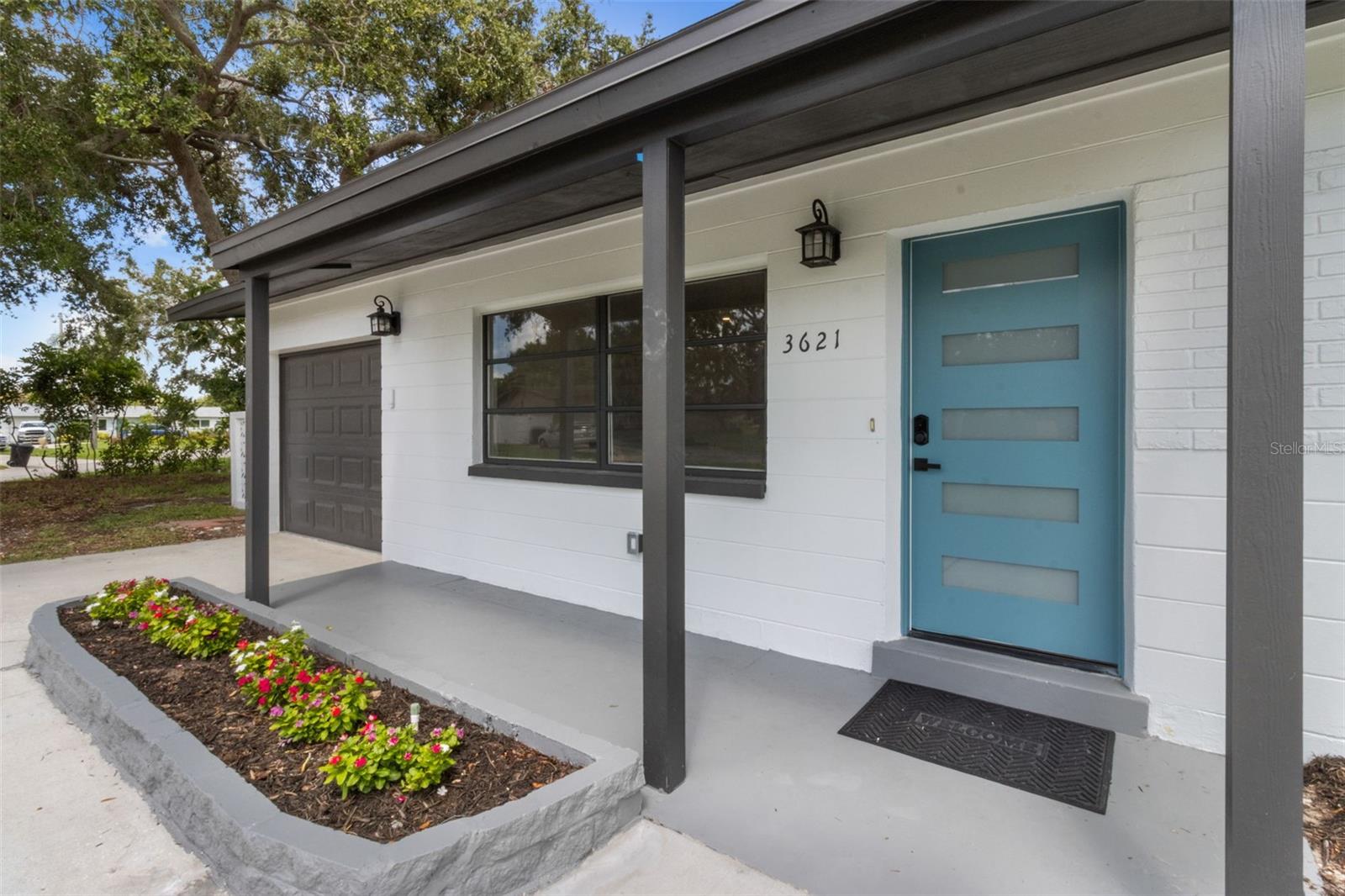 Image 3 of 12 For 3621 Searobin Drive Se